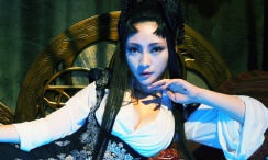 詹妮弗露全乳无删减